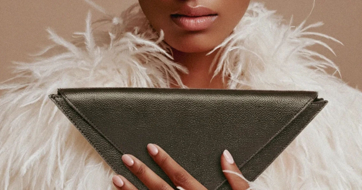 How to Carry a Clutch Bag? : Styling Tips for Every Occasion